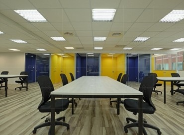辦公室規劃：互動性高開放式會議/辦公空間